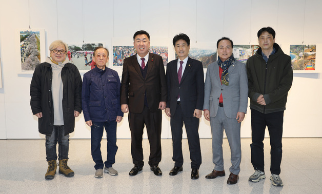 충북사진기자회 23회 보도사진전 개막…100여점 전시
