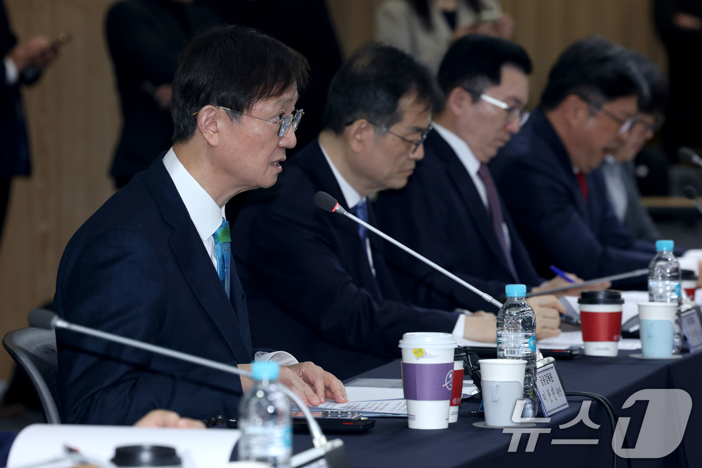 (서울=뉴스1) 이광호 기자 = 이찬진 금융감독원장이 26일 오후 서울 종로구 생명보험교육문화센터에서 열린 보험회사 CEO 간담회에서 발언하고 있다.  2026.2.26/뉴스1