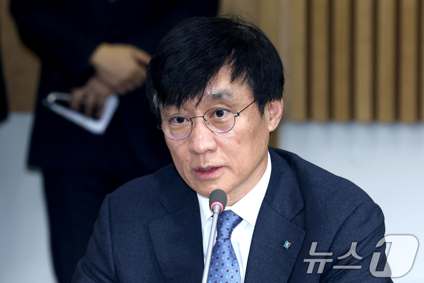 (서울=뉴스1) 이광호 기자 = 김철주 생명보험협회장이 26일 오후 서울 종로구 생명보험교육문화센터에서 열린 이찬진 금융감독원장과 보험회사 CEO 간담회에서 발언하고 있다.  20 …