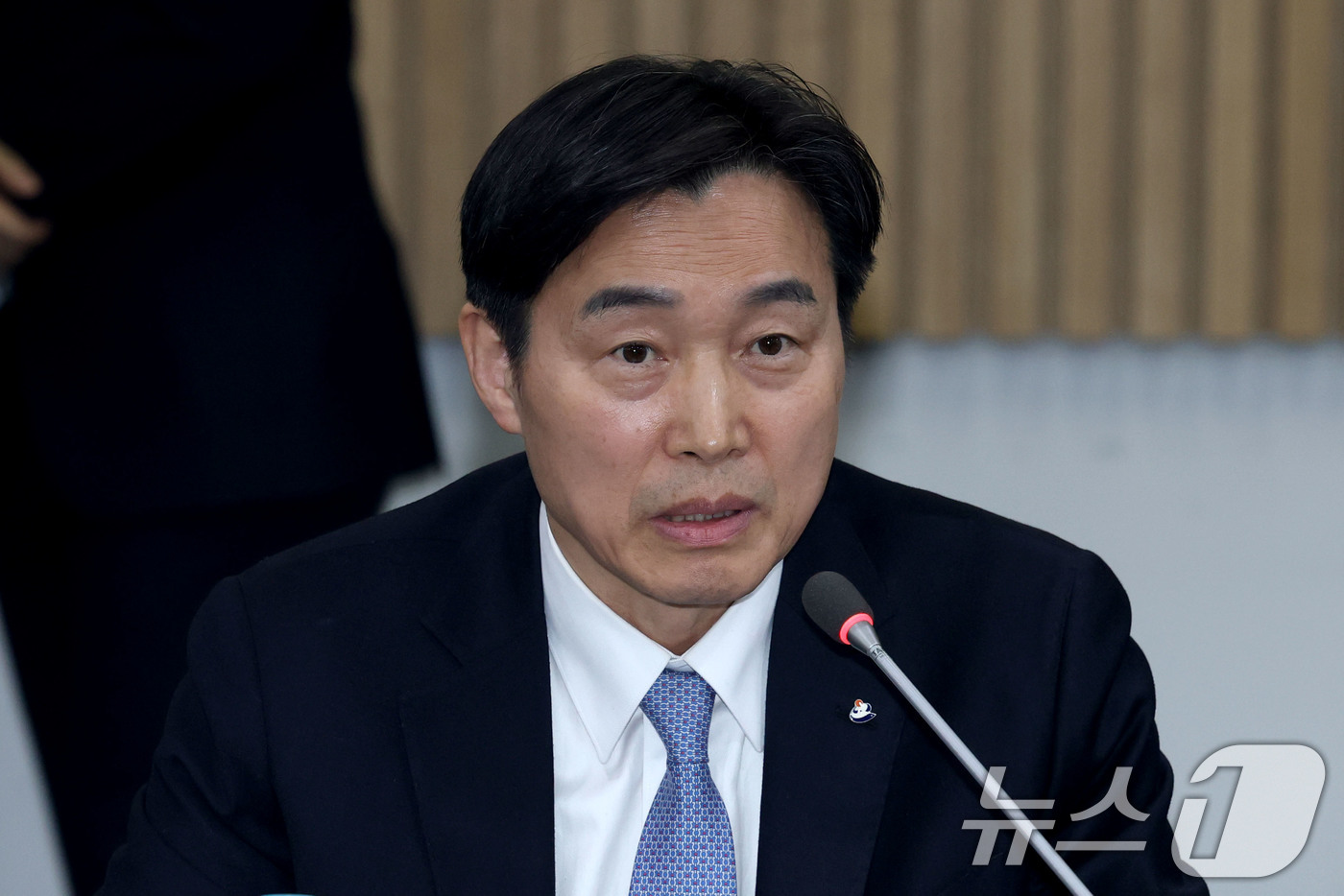 (서울=뉴스1) 이광호 기자 = 이병래 손해보험협회장이 26일 오후 서울 종로구 생명보험교육문화센터에서 열린 이찬진 금융감독원장과 보험회사 CEO 간담회에서 발언하고 있다.  20 …