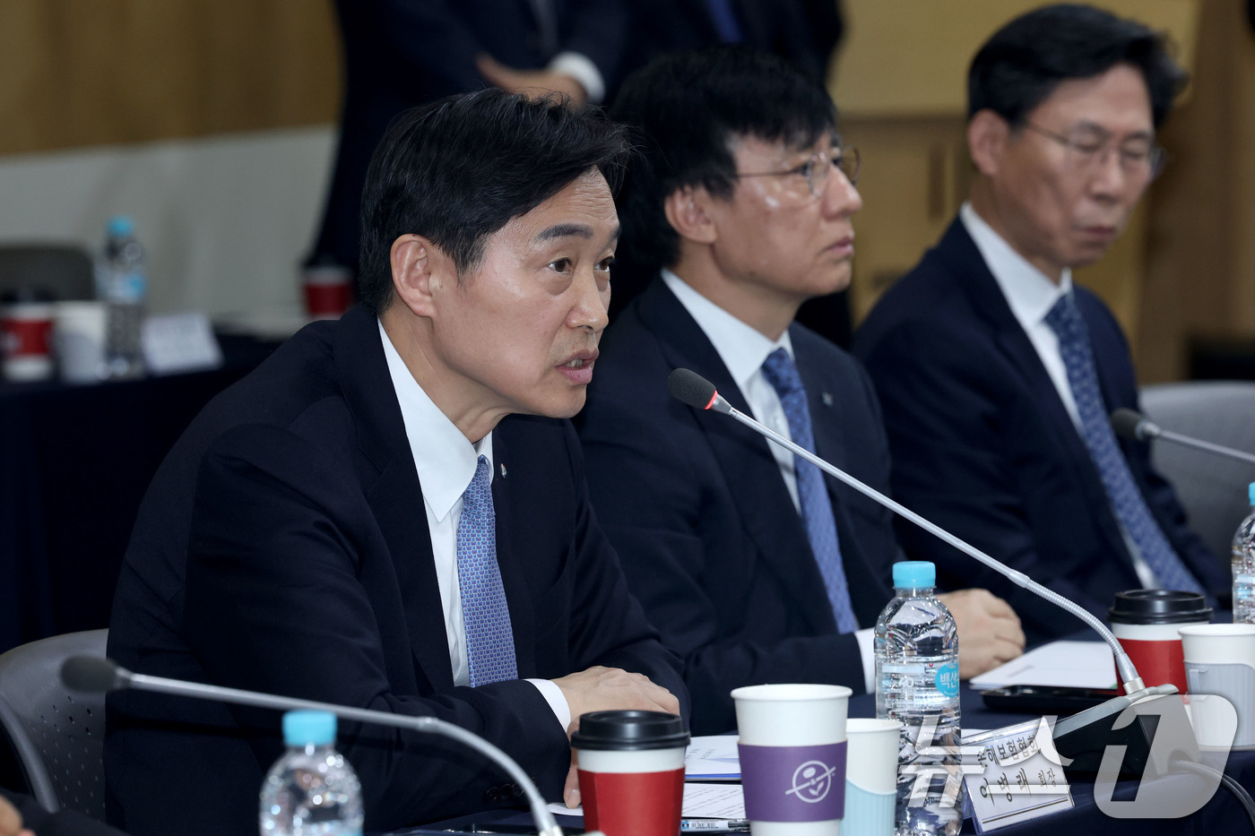 (서울=뉴스1) 이광호 기자 = 이병래 손해보험협회장이 26일 오후 서울 종로구 생명보험교육문화센터에서 열린 이찬진 금융감독원장과 보험회사 CEO 간담회에서 발언하고 있다.  20 …