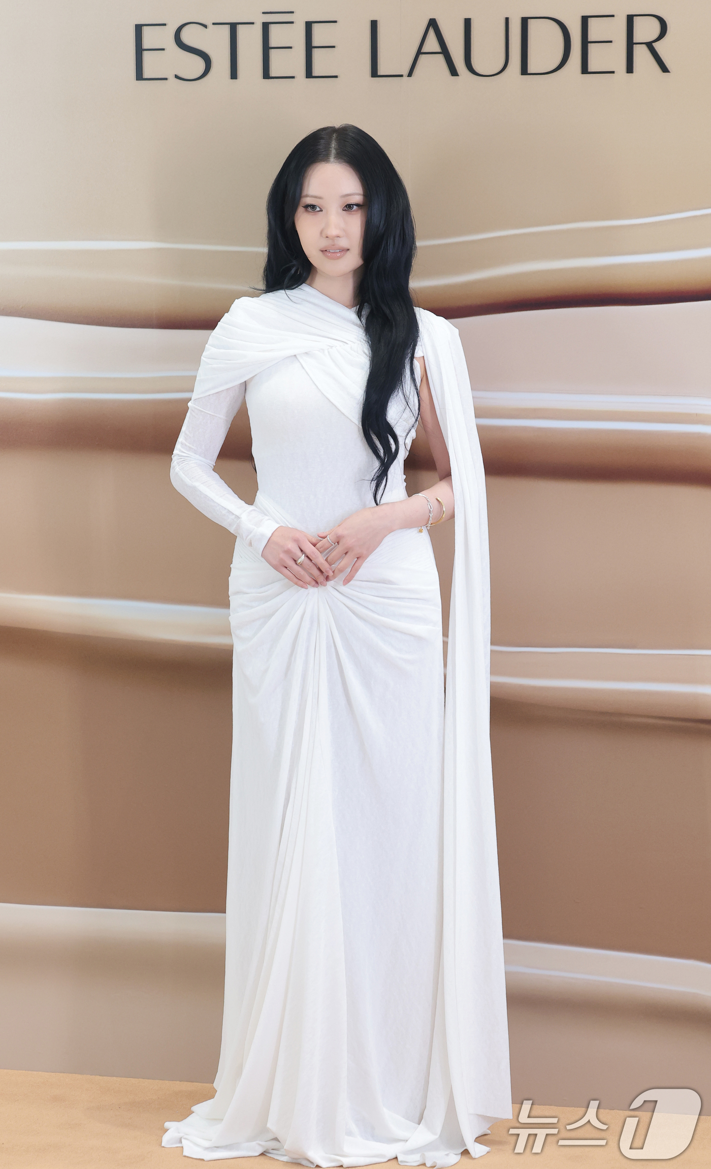 (서울=뉴스1) 권현진 기자 = 메이크업 아티스트 이사배가 26일 서울 강남구 신세계백화점 강남점 센트럴시티 오픈스테이지에서 열린 메이크업 브랜드 에스티 로더 팝업 행사에 참석해 …