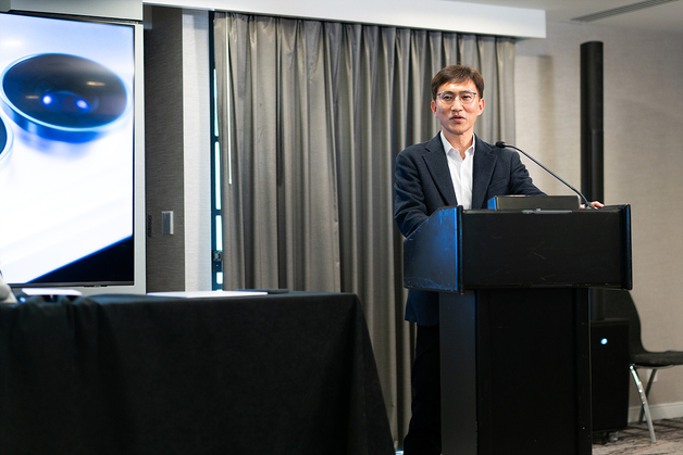 브리핑하는 조성대 삼성전자 부사장