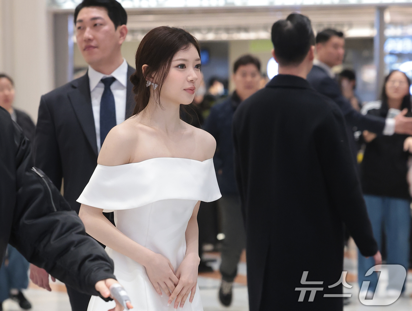 (서울=뉴스1) 권현진 기자 = 아일릿 모카가 26일 서울 강남구 신세계백화점 강남점 센트럴시티 오픈스테이지에서 열린 메이크업 브랜드 에스티 로더 팝업 행사에 참석하고 있다. 20 …