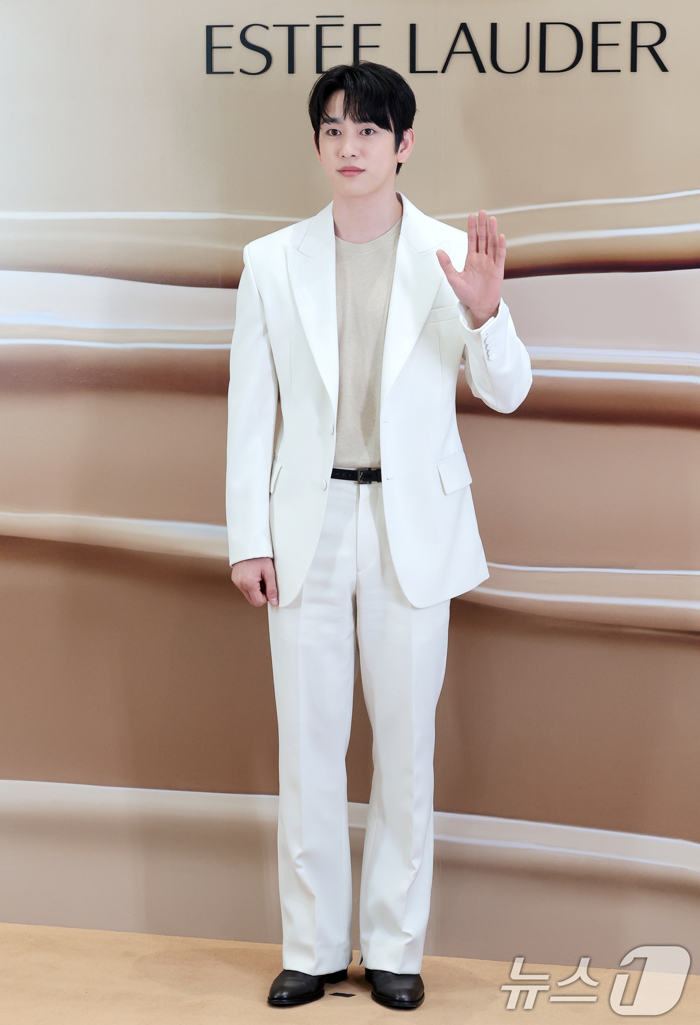 (서울=뉴스1) 권현진 기자 = 갓세븐 진영이 26일 서울 강남구 신세계백화점 강남점 센트럴시티 오픈스테이지에서 열린 메이크업 브랜드 에스티 로더 팝업 행사에 참석하고 있다. 20 …