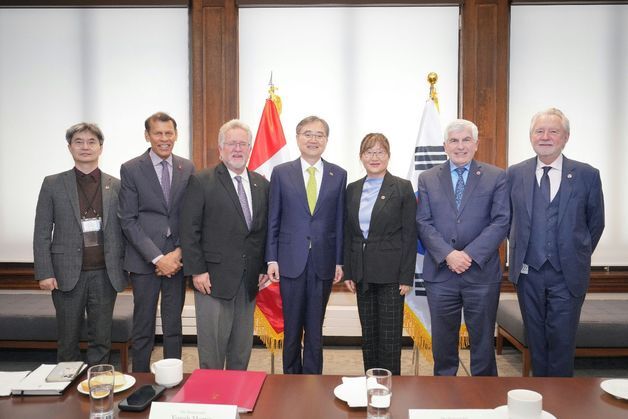 조현 외교장관, 캐나다 상원의원단 면담…전략적 협력 강조