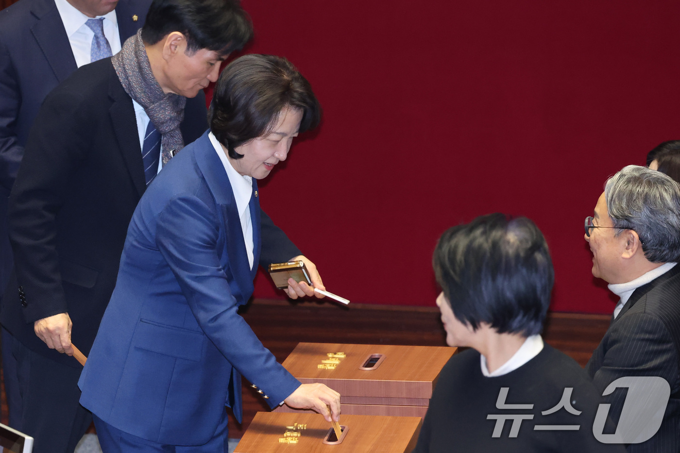 (서울=뉴스1) 신웅수 기자 = 추미애 법제사법위원장이 26일 서울 여의도 국회에서 열린 제432회 국회(임시회) 제8차 본회의에서 일명 '법 왜곡죄법'인 형법 일부개정법률안(수정 …