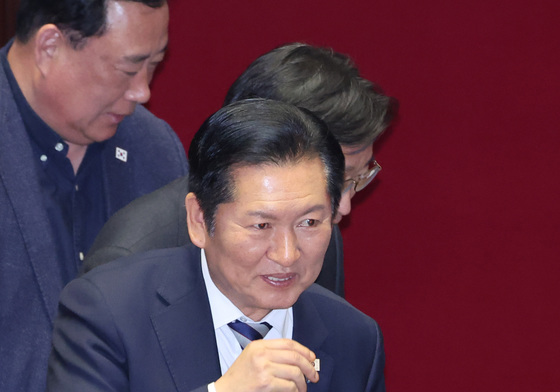 투표하는 정청래 대표