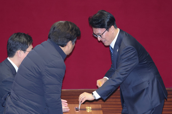 법왜곡죄법 투표하는 김민석 총리