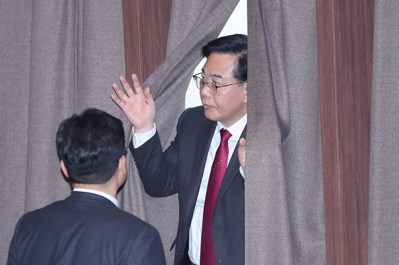 국힘 'TK통합 충돌' 송언석 원내대표' 의총서 재신임