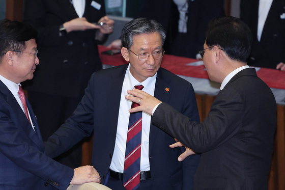 대화하는 정성호·송언석