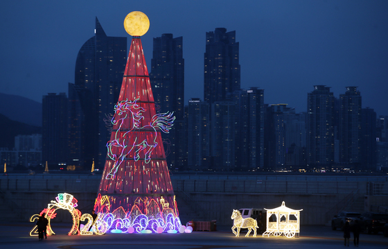 환하게 불 밝힌 정월대보름 'LED 달집'