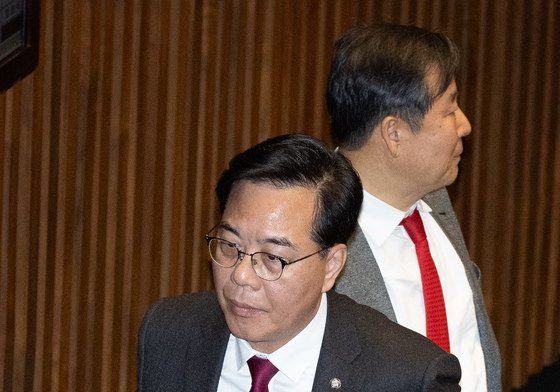 송언석 국민의힘 원내대표, 천영식 위원 추천안 부결에 퇴장