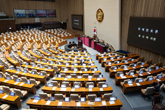 재판소원법 필버 13시간째…與 "기본권 보호" 野 "소송 지옥"(종합)