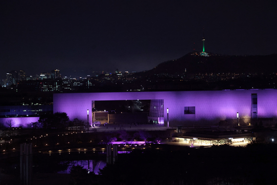 핑크로 물든 국립중앙박물관