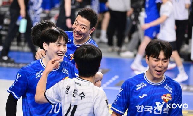 본문 이미지 - 프로배구 한국전력이 현대캐피탈을 3-1로 제압했다.(KOVO 제공)
