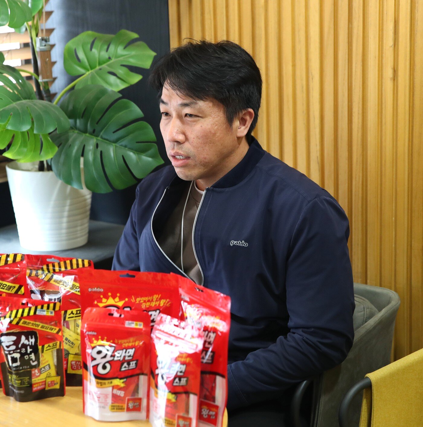 본문 이미지 - 배세웅 팔도 마케팅부문 마케팅1팀 책임이 26일 서울 잠원동 소재 팔도 사옥에서 인터뷰에 응하고 있는 모습.(팔도 제공)