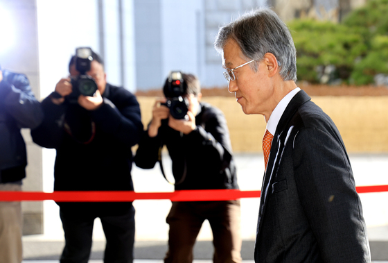 대법원으로 향하는 조희대 대법원장