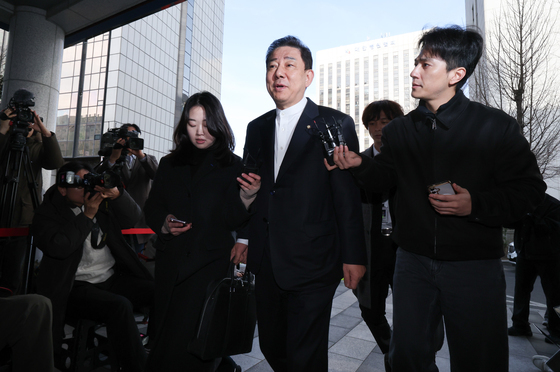 경찰, '13가지 의혹' 김병기 재소환… 이틀째 조사