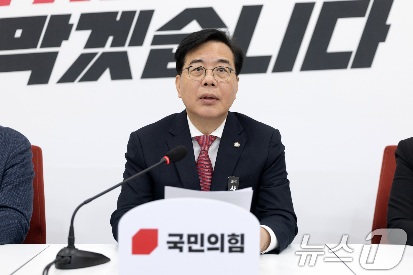 (서울=뉴스1) 이승배 기자 = 송언석 국민의힘 대표가 27일 서울 여의도 국회에서 열린 기자간담회에서 발언하고 있다. 2026.2.27/뉴스1