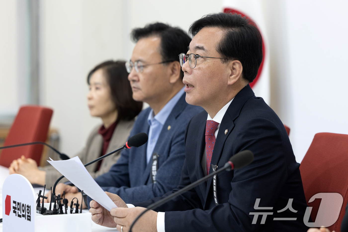 (서울=뉴스1) 이승배 기자 = 송언석 국민의힘 대표가 27일 서울 여의도 국회에서 열린 기자간담회에서 발언하고 있다. 2026.2.27/뉴스1