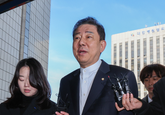 '전날 14시간 30분 조사' 김병기 의원, 경찰 재소환