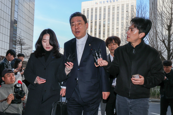 [뉴스1 PICK]14시간 반 조사받은 김병기, 하루 만에 재소환