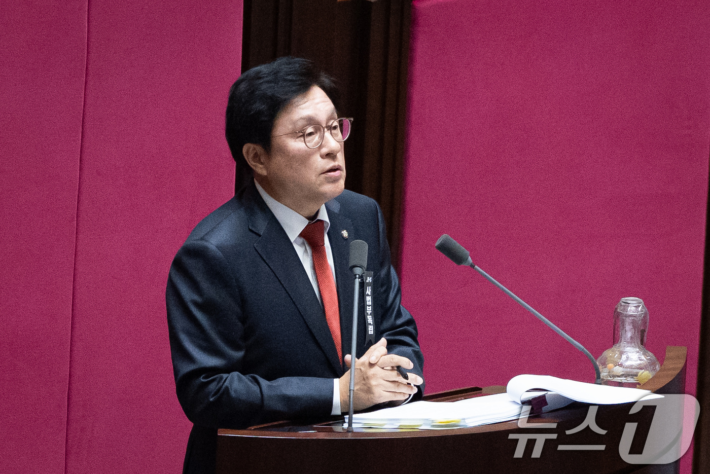 (서울=뉴스1) 유승관 기자 = 박형수 국민의힘 의원이 27일 서울 여의도 국회에서 열린 제432회 국회(임시회) 제8차 본회의에서 헌법재판소법 일부개정법률안(대안)에 대한 무제한 …