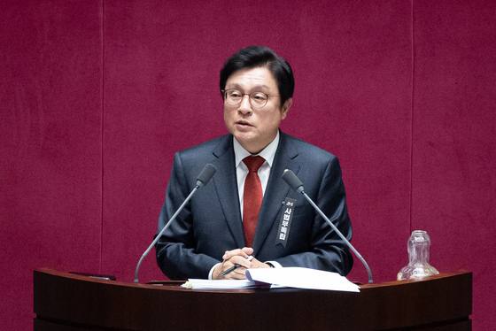 헌법재판소법 개정안 필리버스터 이어가는 박형수 의원