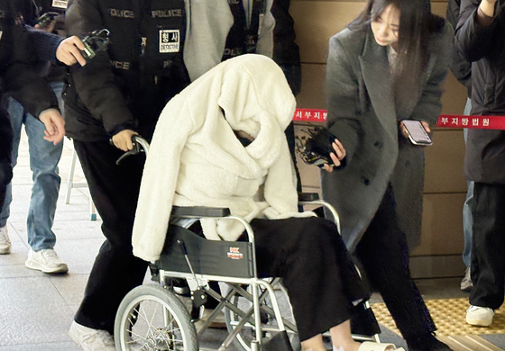 '반포대교 추락' 약물운전 포르쉐 운전자 구속…"증거 인멸·도망 염려"