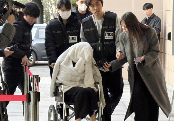 '약물운전 반포대교 추락' 포르쉐 운전자 첫 재판…반성문 31건 제출