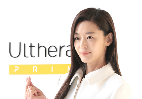 전지현, 남자들의 로망 긴 생머리 그녀