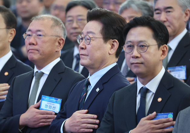 이재명 대통령, 새만금 투자협약식 국민의례