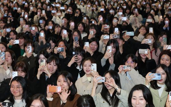 교수님들 축하 공연에 '웃음꽃'