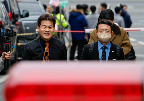 동작서 출석하는 전한길