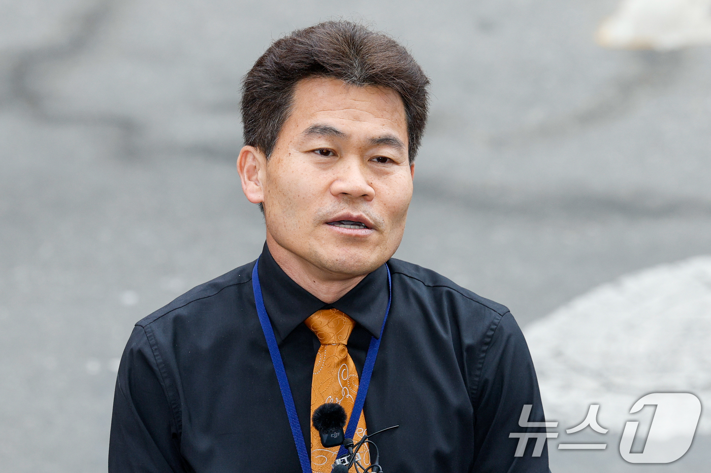 (서울=뉴스1) 안은나 기자 = 한국사 강사 출신 유튜버 전한길 씨가 27일 오후 이준석 개혁신당 대표가 고발한 '부장선거 주장' 관련 혐의로 조사를 받기 위해 서울 동작경찰서에 …