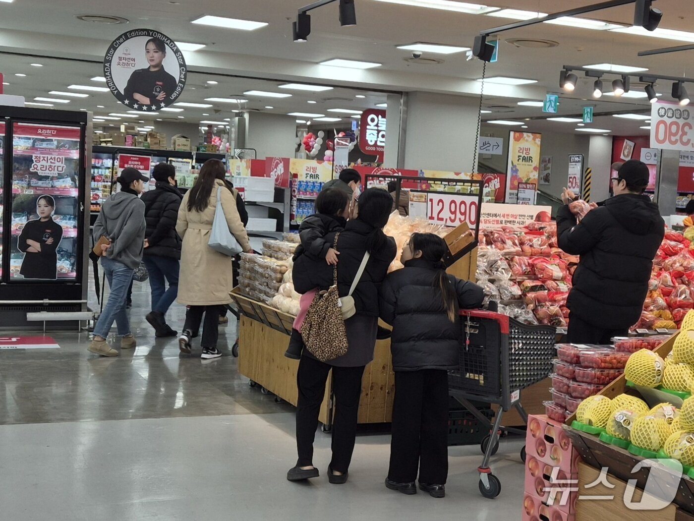 본문 이미지 - 27일 오전 11시께 롯데마트 울산점에서 시민들이 장을 보고 있다.2026.2.27/뉴스1ⓒ 뉴스1 박정현 기자