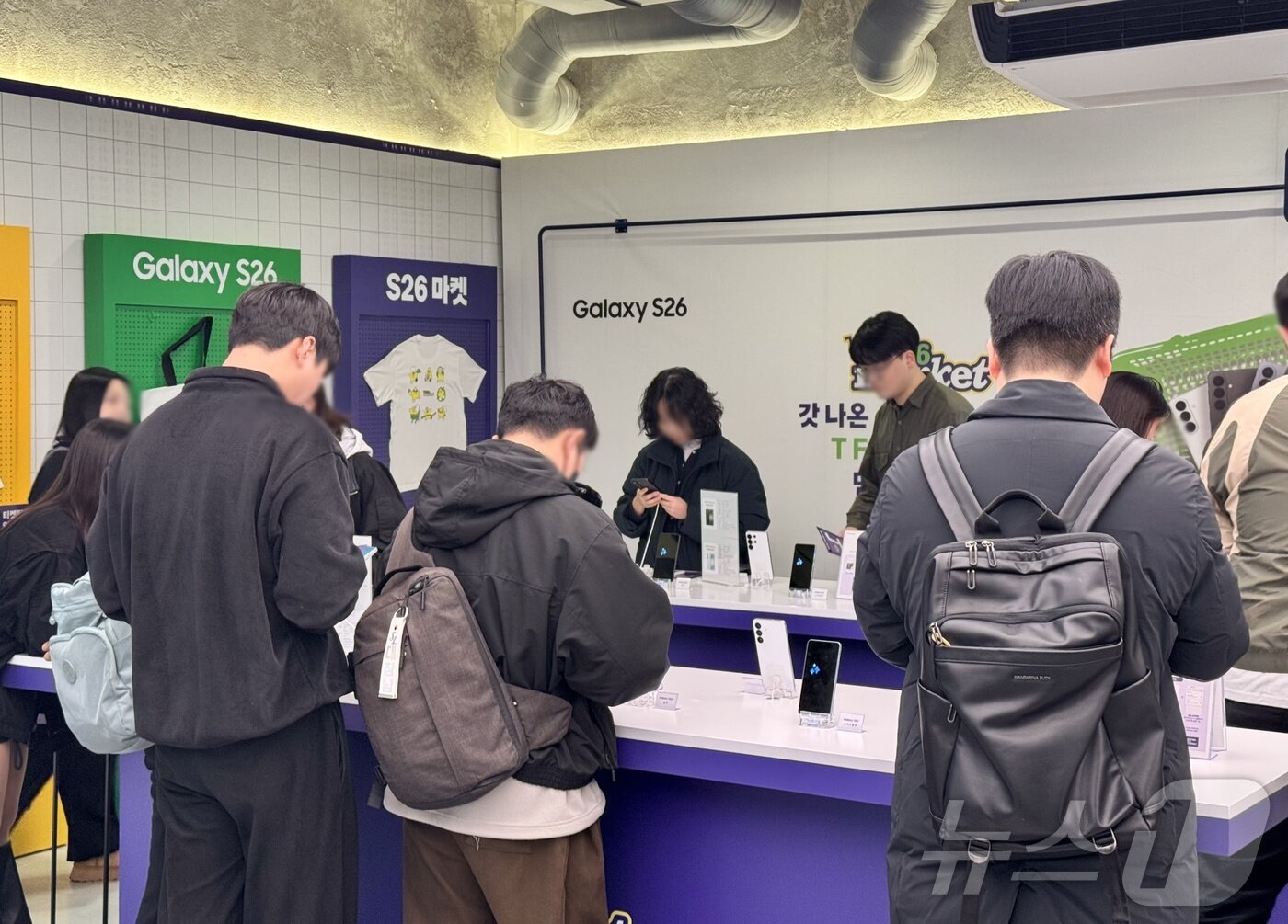 본문 이미지 - SK텔레콤이 27일 성수동 T팩토리에서 오픈한 'SKT S26 마켓' 현장. ⓒ 뉴스1 이민주 기자