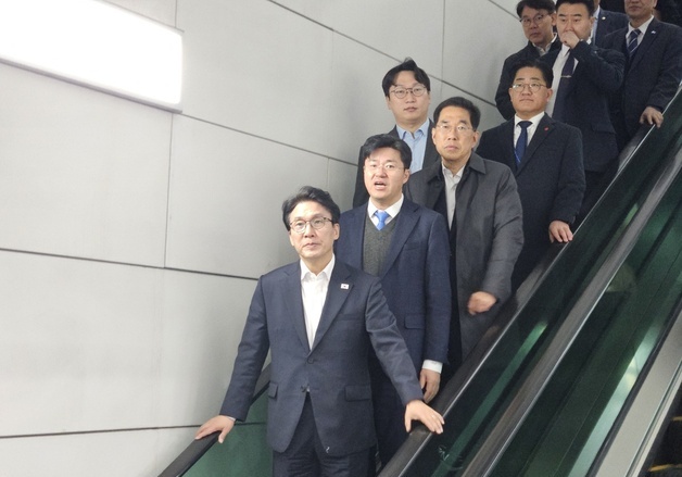 이기형 도의원, 국무총리와 김포골드라인 탑승…"5호선 연장·예타 면제"