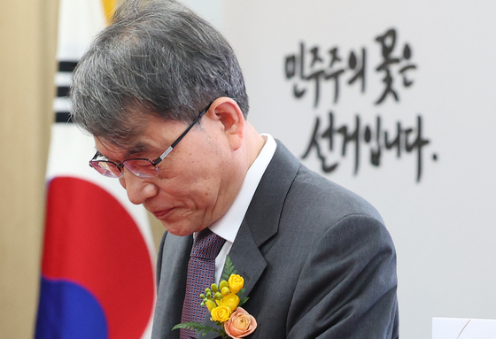 생각에 잠긴 노태악 선관위원장