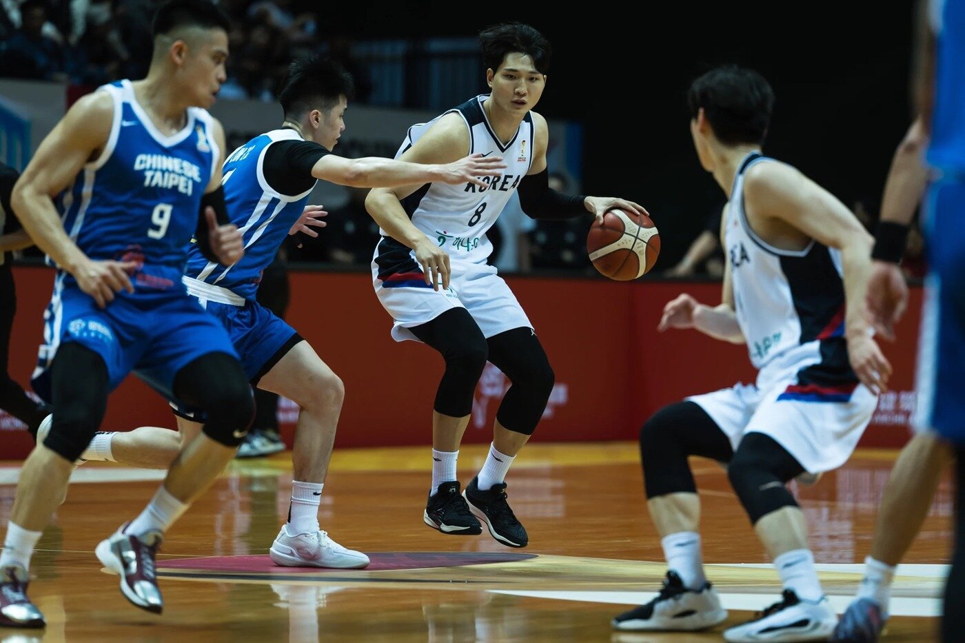 본문 이미지 - 한국 남자농구대표팀은 26일 열린 2027 FIBA 농구 월드컵 아시아 예선 1라운드 B조 3차전에서 대만에 65-77로 졌다. (FIBA 제공)