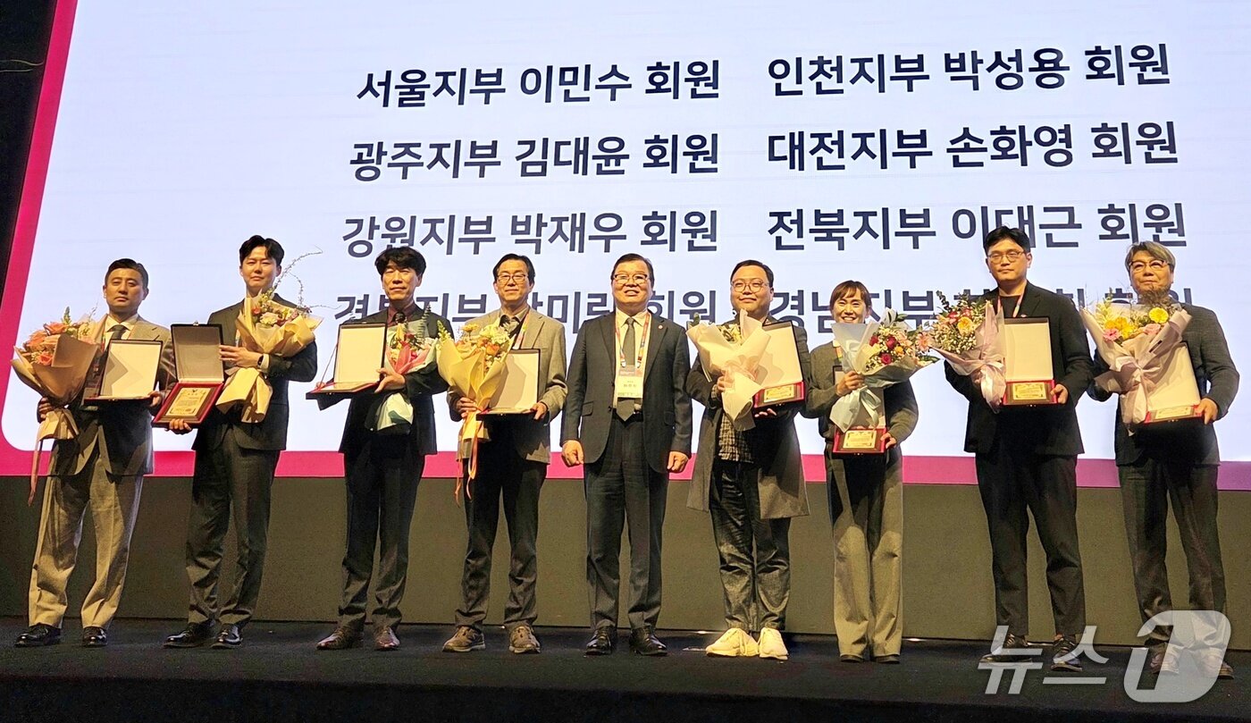 본문 이미지 - 대한수의사회는 27일 서울 서초구 엘타워에서 우수회원상을 전달했다. ⓒ 뉴스1