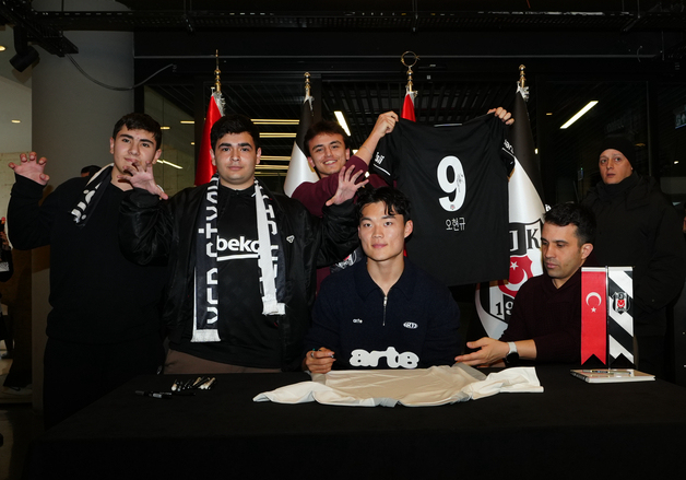 베식타스 '오현규 앓이'…팬 사인회 수천명 줄 서고 응원가 제작