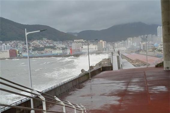 해경 "내일 부산앞바다 강풍 및 너울…해안가 출입 자제요청"