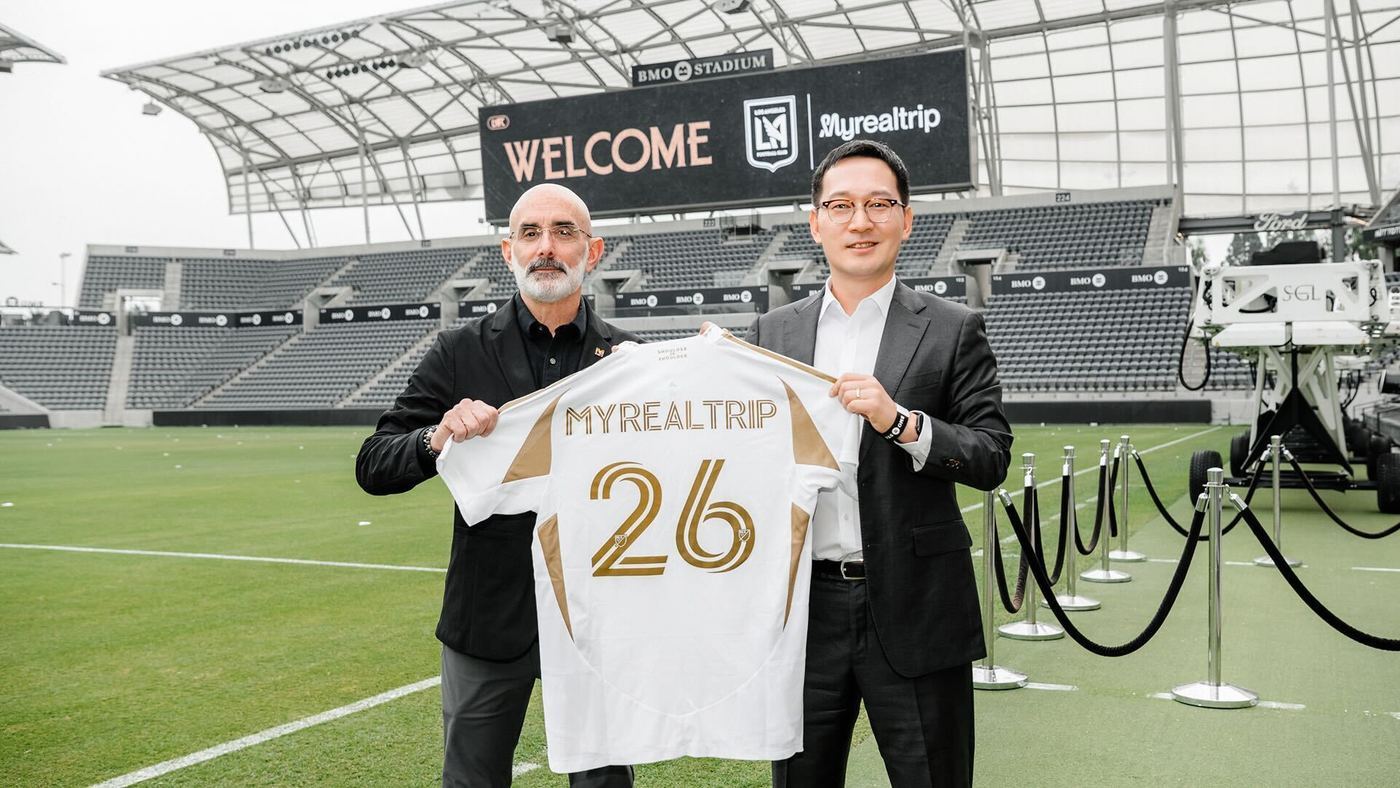 본문 이미지 - 래리 프리드먼 LAFC 대표(왼쪽), 이동건 마이리얼트립 대표(마이리얼트립 제공)