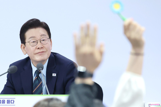 李대통령 "농어촌 기본소득 2년으로 안돼…균형발전 위해 영구적으로"