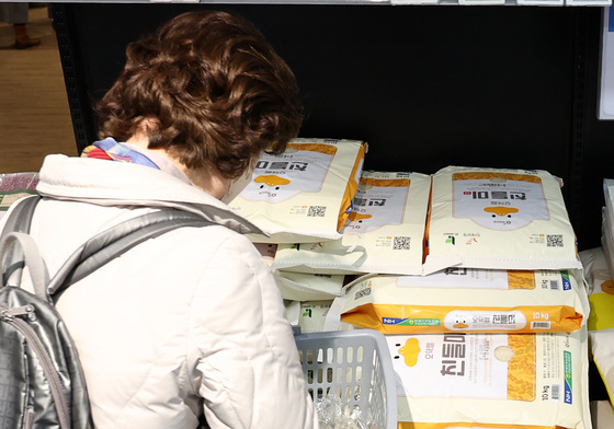 치솟는 쌀값에 정부양곡 15만t 공급