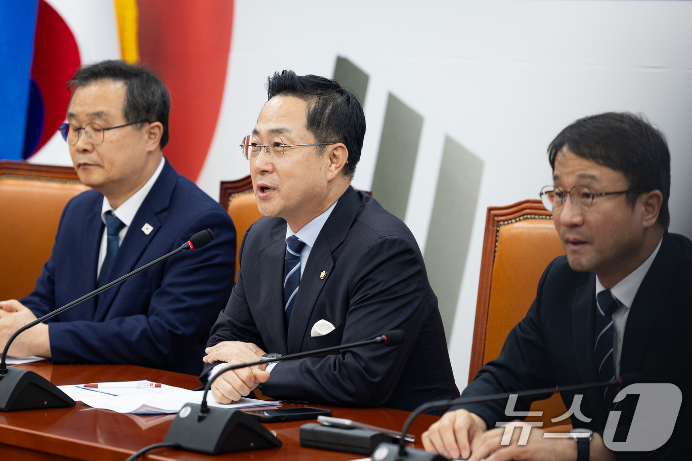 (서울=뉴스1) 유승관 기자 = 박성준 더불어민주당 의원(부위원장)이 27일 서울 여의도 국회에서 열린 윤석열 정권 조작기소 진상규명 및 공소취소를 위한 국정조사 추진위원회 1차 …