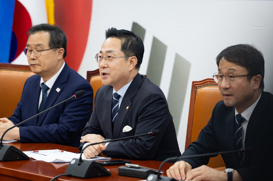 발언하는 박성준 부위원장