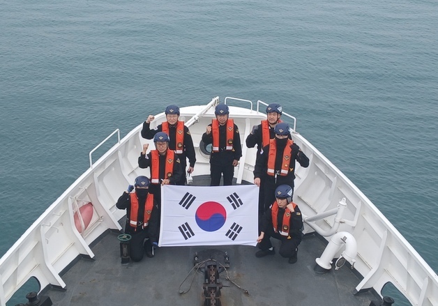 보령해경, 3.1절 태극기 펼치고 일동 경례